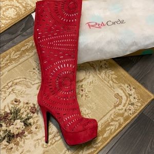 Platform high heeled boots, New, Red color, Sz 8.5